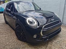 2017 MINI 5 Door 2.0 Cooper S With Sunroof,I-Drive,Multi Function Steering Wheel,