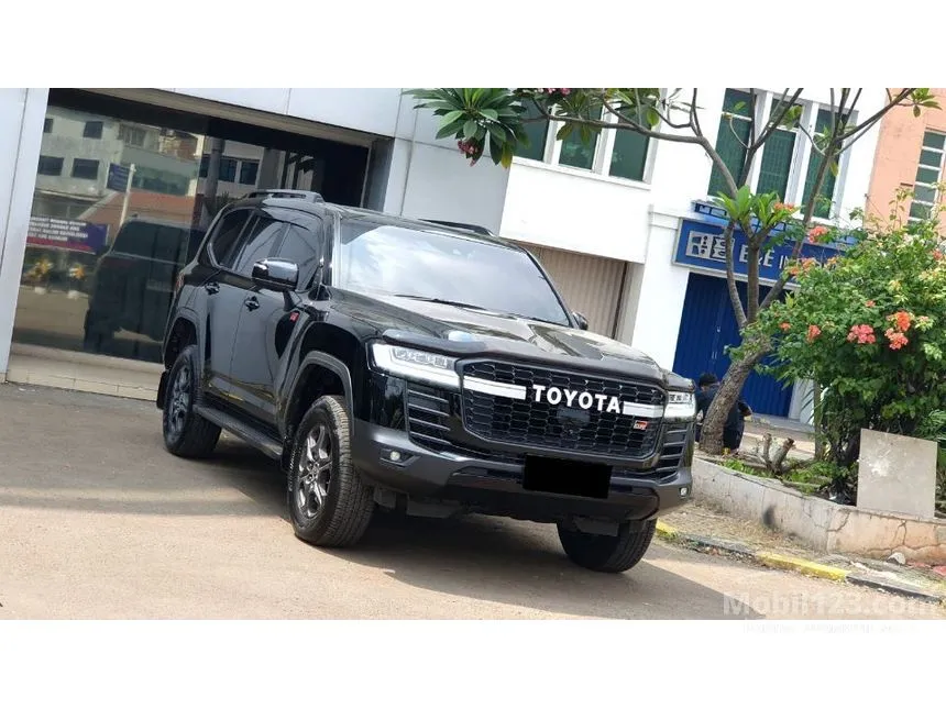 2023 Toyota Land Cruiser 300 GR-S (Premium Colour) SUV