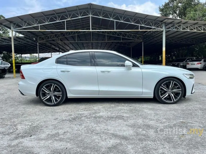 2020 Volvo S60 Recharge T8 R-Design Sedan