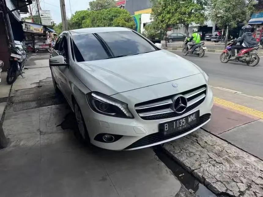 2013 Mercedes-Benz A200 Urban Hatchback