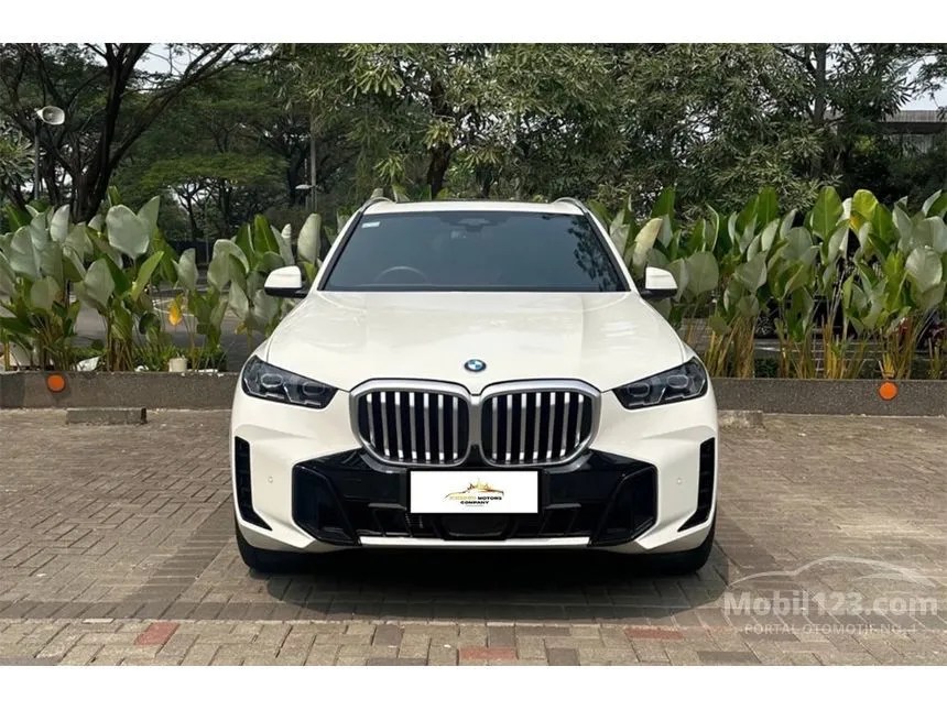 2025 BMW X5 xDrive40i M Sport SUV