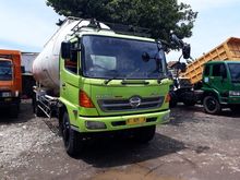 Hino Lohan FM260JW Tangki Semen Curah 32Ton Tronton Siap Kerja