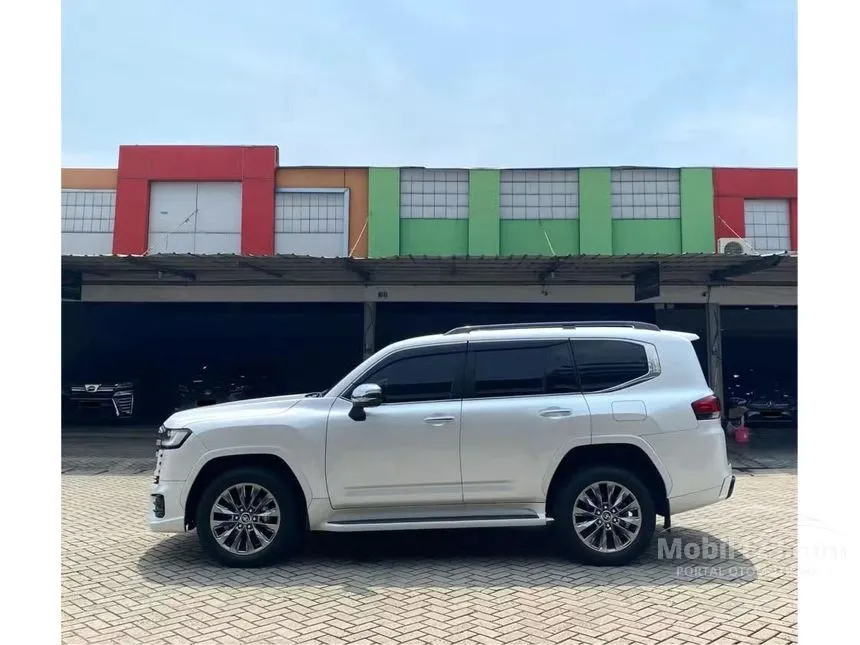 2023 Toyota Land Cruiser 300 VX-R SUV