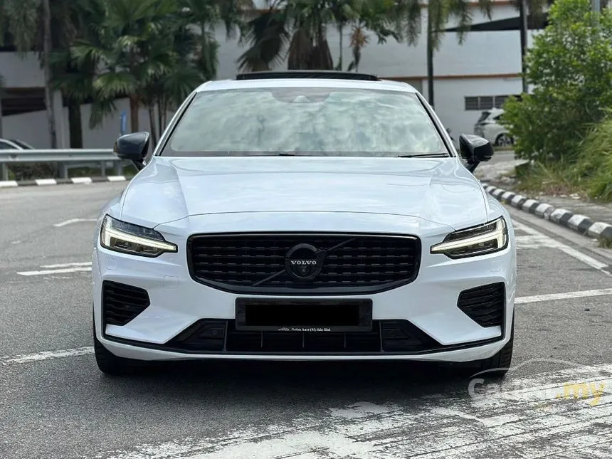 2020 Volvo S60 Recharge T8 R-Design Sedan