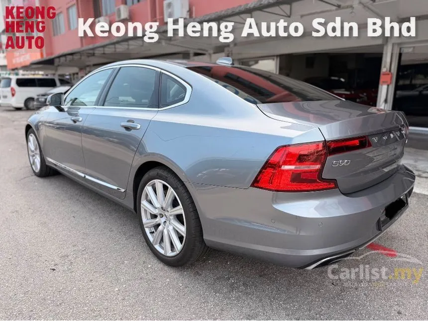 2018 Volvo S90 T8 Inscription Plus Sedan