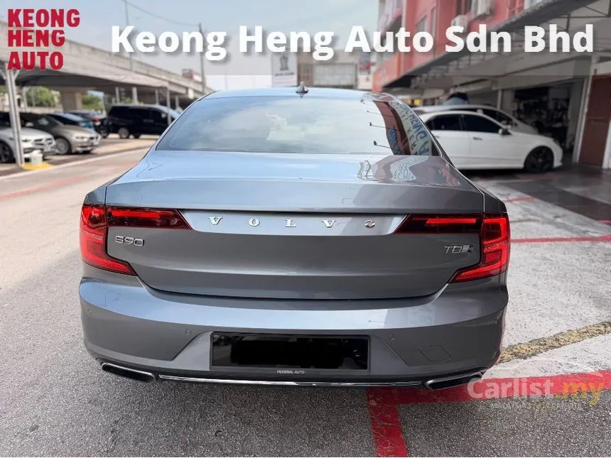 2018 Volvo S90 T8 Inscription Plus Sedan