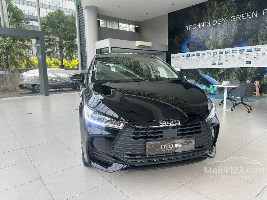 2026 BYD M6 DM-i Cross Advanced PHEV MPV