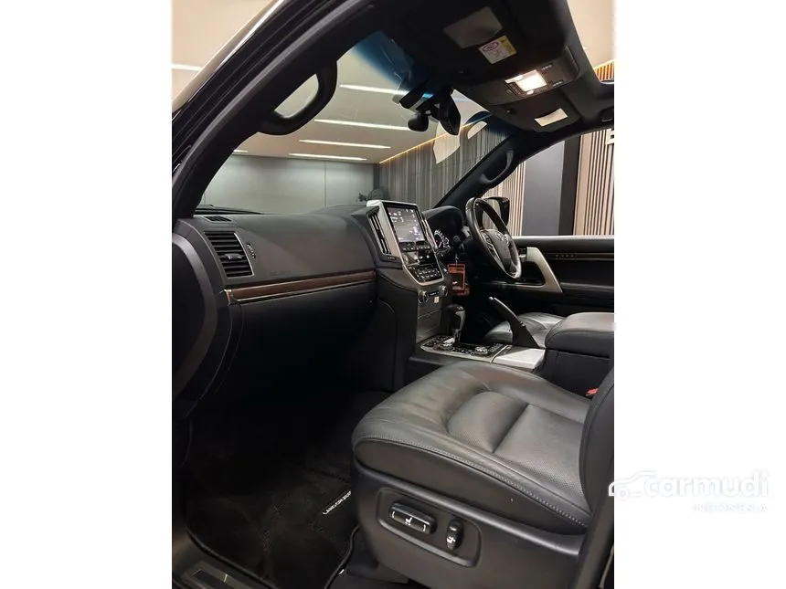 2020 Toyota Land Cruiser 200 VX-R SUV