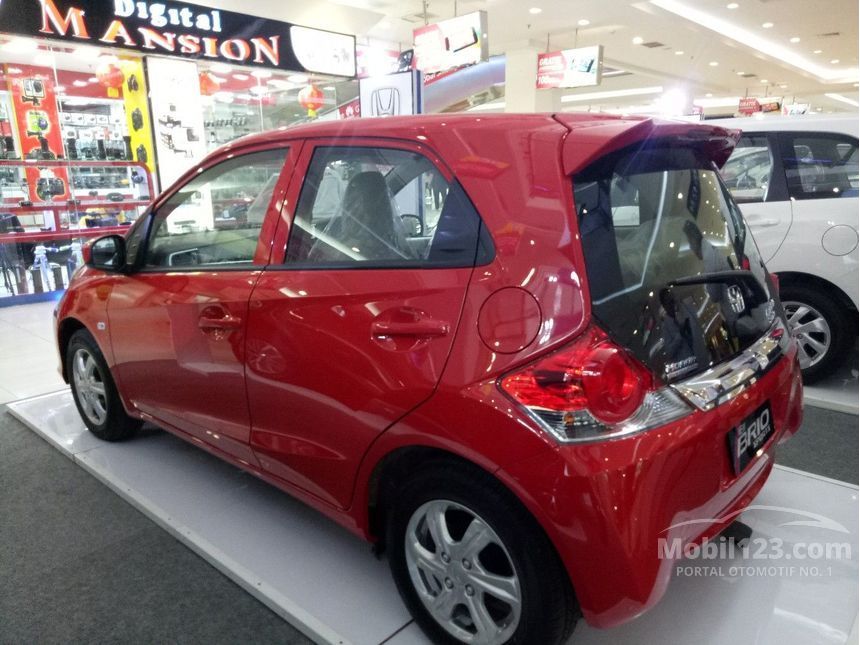 Foto Mobil Brio Warna Merah Rommy Car