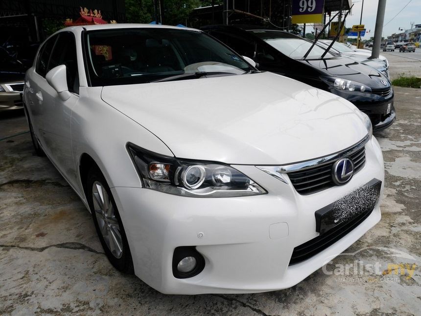 Lexus CT200h 2014 1.8 in Johor Automatic Hatchback White 