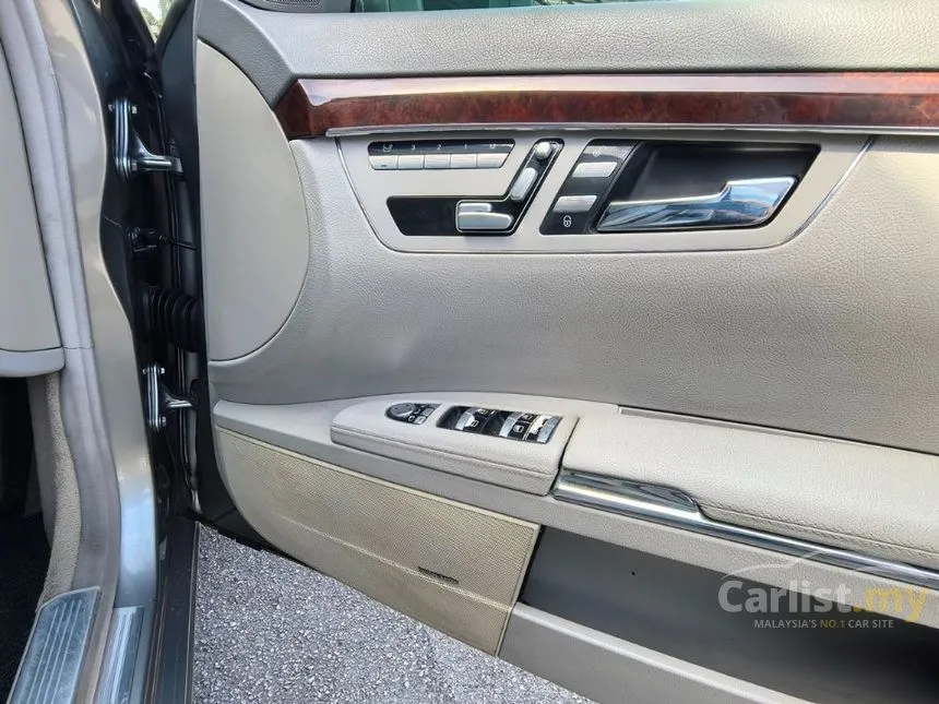 2010 Mercedes-Benz S300L Sedan