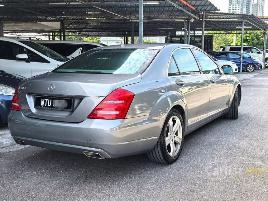 2010 Mercedes-Benz S300L Sedan