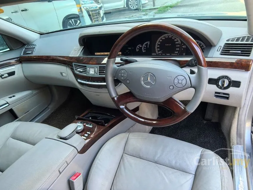 2010 Mercedes-Benz S300L Sedan