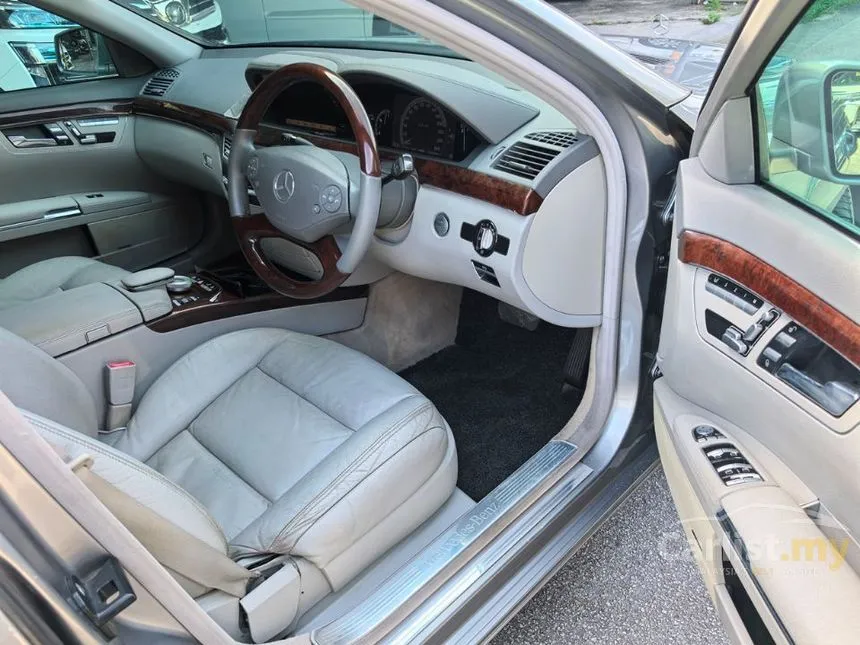 2010 Mercedes-Benz S300L Sedan
