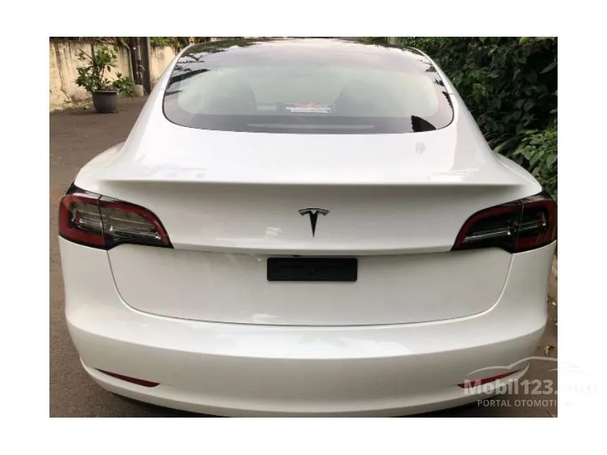 2023 Tesla Model 3 Standard Range Sedan