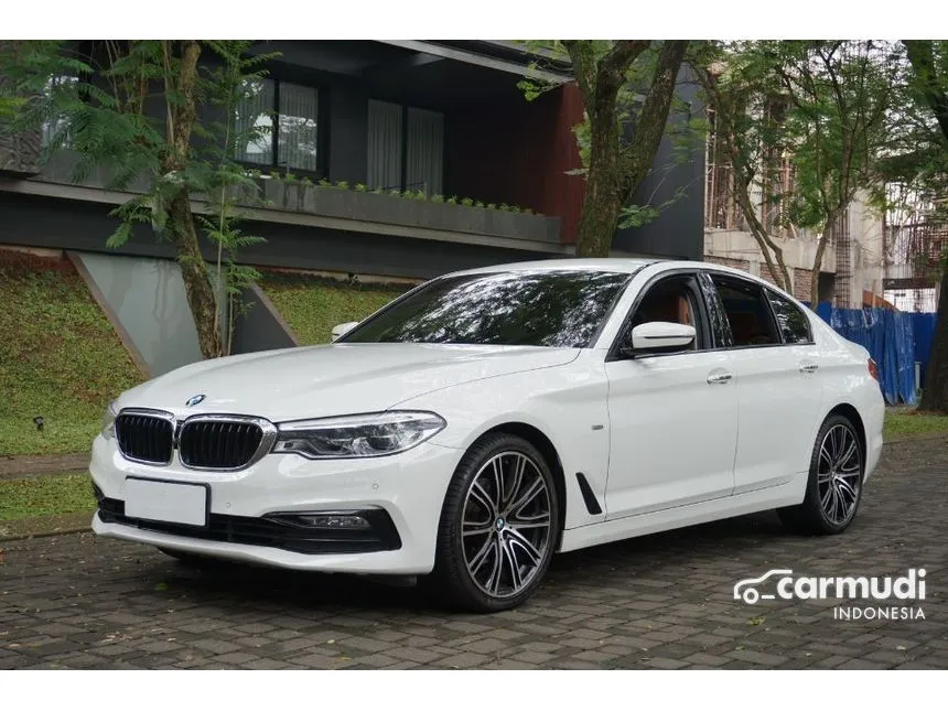 2018 BMW 520i Luxury Sedan