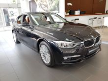 2019 BMW 318i Luxury Sedan