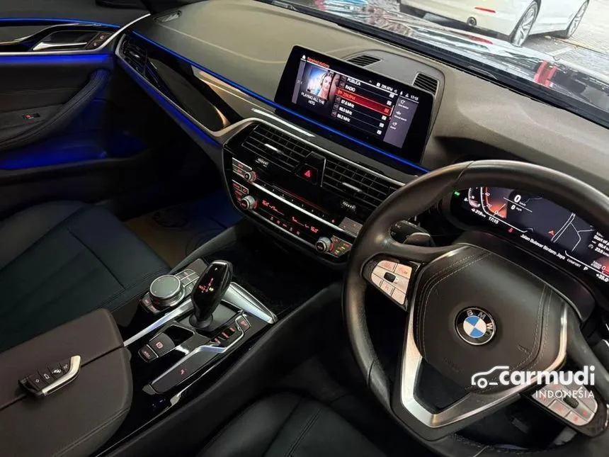 2020 BMW 520i Luxury Sedan