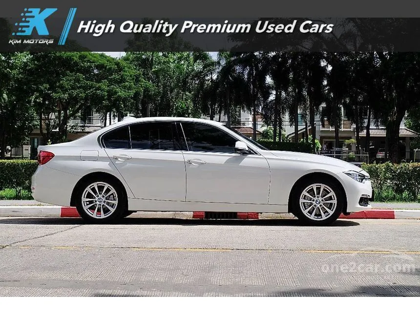 2016 BMW 320i Luxury Sedan