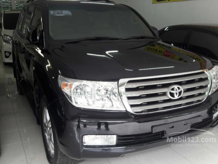 Jual Mobil  Toyota  Land  Cruiser  2011 V8 D 4D 4 5 Automatic 