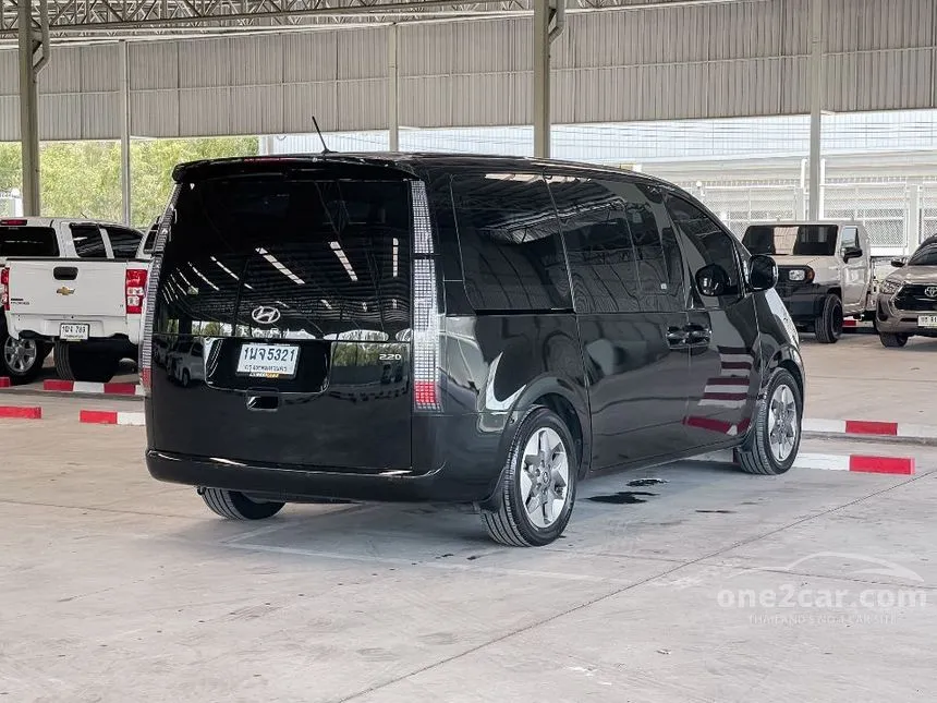 2023 Hyundai Staria SEL Van