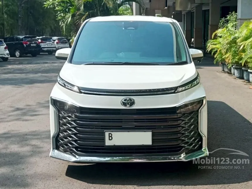 Jual Mobil Toyota Voxy 2023 (Premium Color) 2.0 di DKI Jakarta Automatic MPV Putih Rp 480.000.000