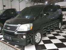 Toyota Noah 2006