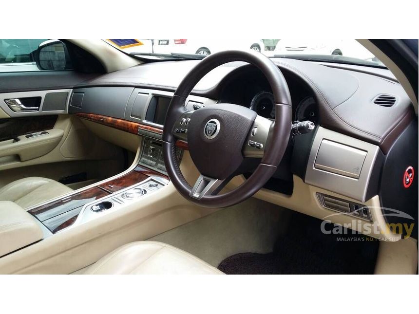2009 Jaguar XF Luxury Sedan