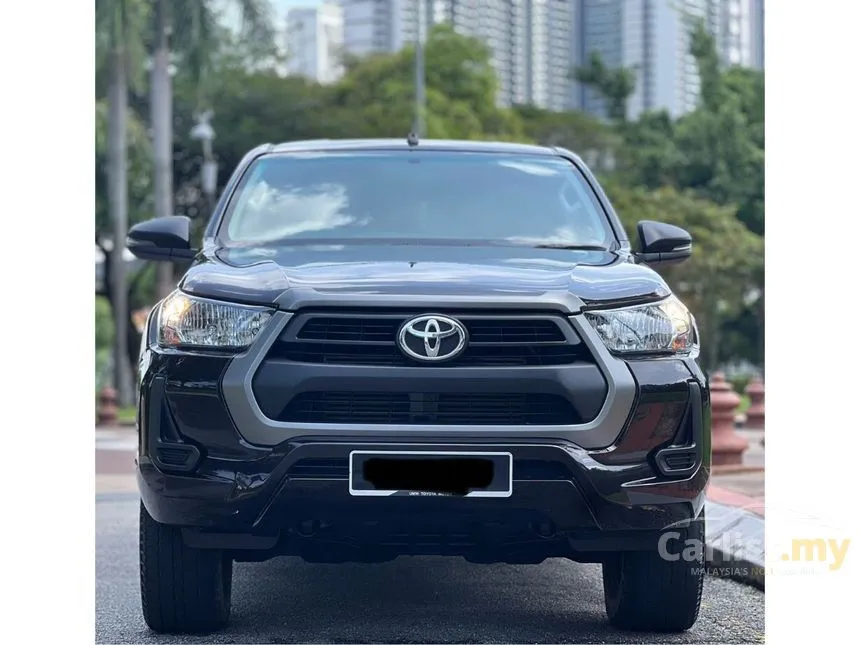 2021 Toyota Hilux E Dual Cab Pickup Truck