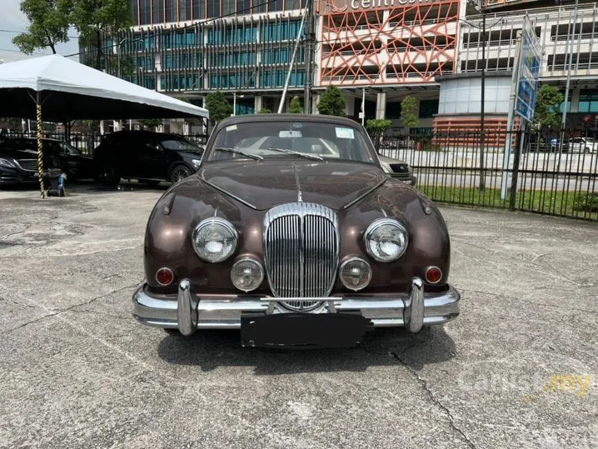 1965 Daimler V8-250 Sedan