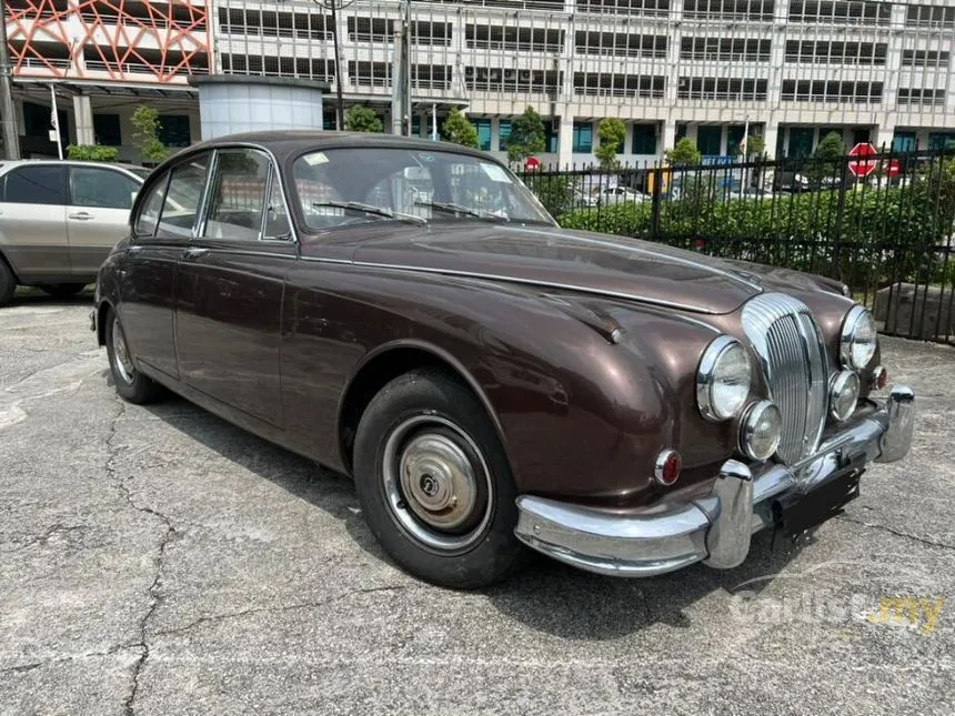 1965 Daimler V8-250 Sedan