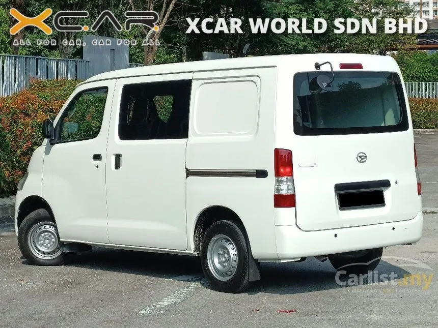 2022 Daihatsu Gran Max Semi Panel Van