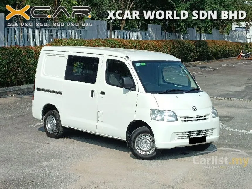 2022 Daihatsu Gran Max Semi Panel Van
