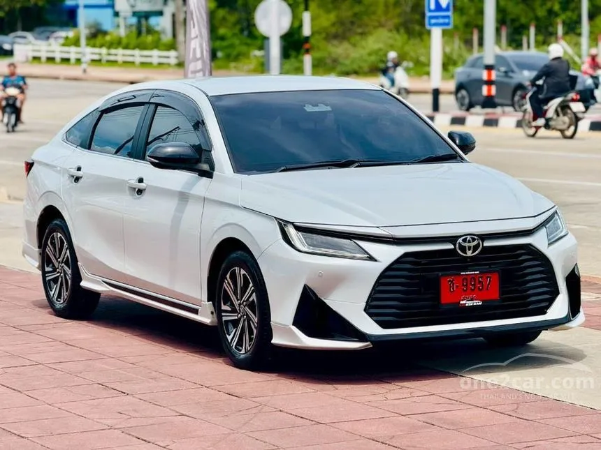 2023 Toyota Yaris Ativ Premium Luxury Sedan