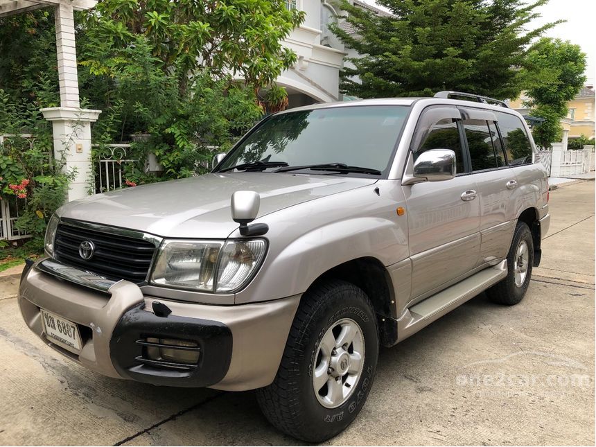 Toyota land cruiser cygnus