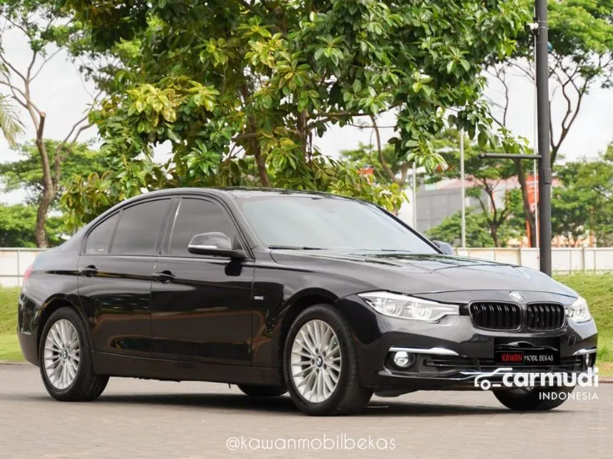 2018 BMW 320i Luxury Sedan