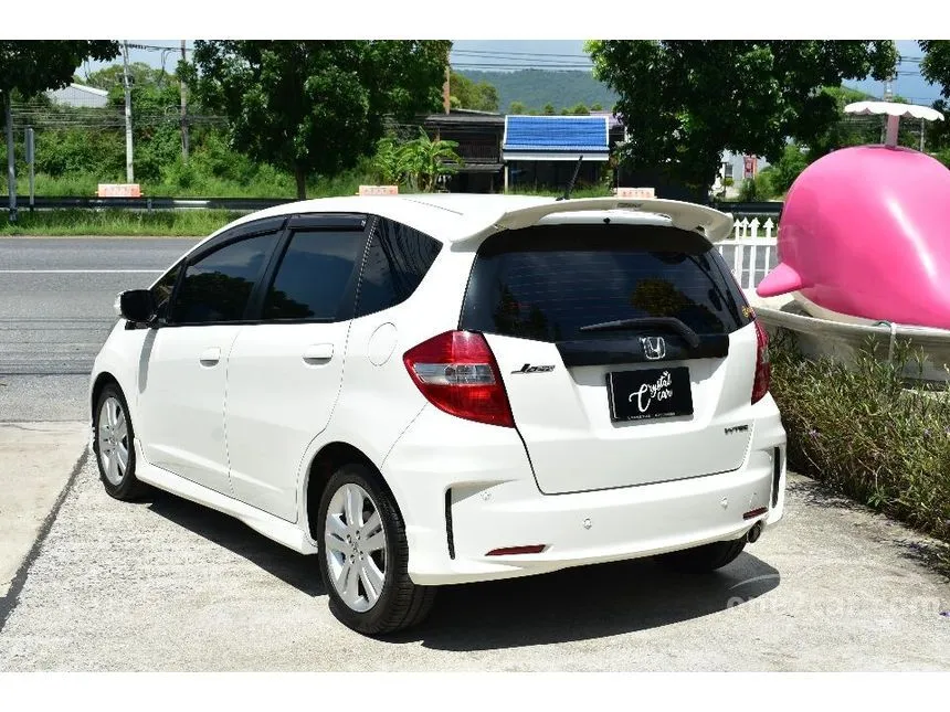 2013 Honda Jazz SV i-VTEC Hatchback