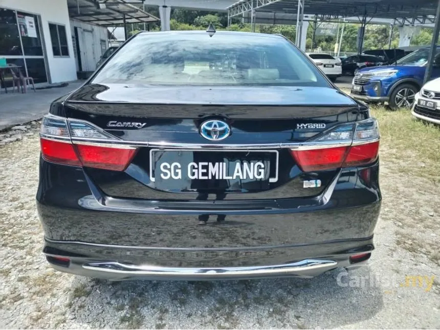 2015 Toyota Camry Hybrid Sedan
