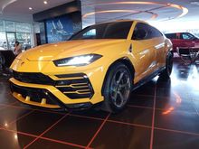 2018 Lamborghini Urus 4.0 SUV 4 Seat Panoramic Roof Power Boot Carbon Ceramic Disc Brake Head Up Display HKRAPOVIC Exhaust Paddle Shift Xenon Light LED Daytime Running Light BnO Sound System Push Start Button