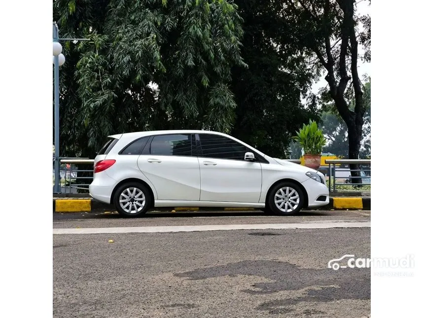 2013 Mercedes-Benz B200 Urban Hatchback