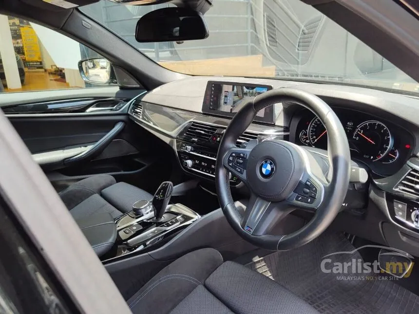 2019 BMW 520i Luxury Sedan