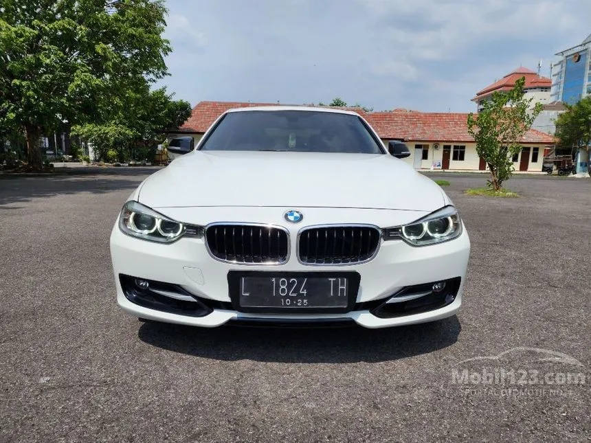 Jual Mobil BMW 320i 2013 Sport 2.0 di Jawa Timur Automatic Sedan Putih Rp 315.000.000