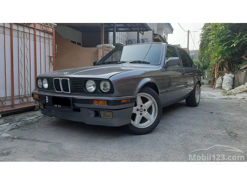 Jual Mobil BMW 318i 1990 1.8 Manual 1.8 di DKI Jakarta Manual Sedan Abu ...