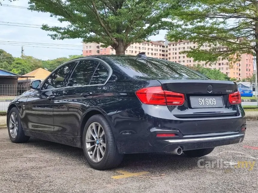 2018 BMW 318i Luxury Sedan