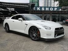 2016 Nissan GT-R 3.8 BLACK EDITION RECARO SEATS