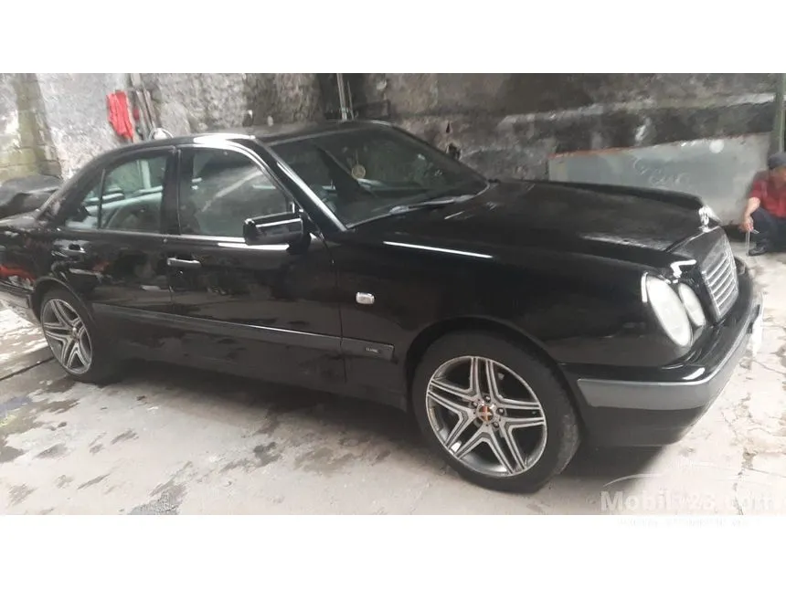 1997 Mercedes-Benz E230 Sedan