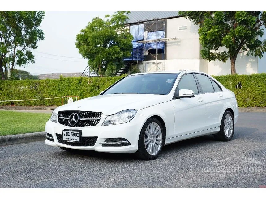 2014 Mercedes-Benz C200 CGI BlueEFFICIENCY Sedan