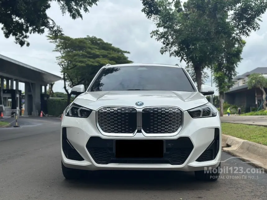 Jual Mobil BMW iX1 2024 eDrive20 M Sport di DKI Jakarta Automatic SUV Putih Rp 1.099.000.000