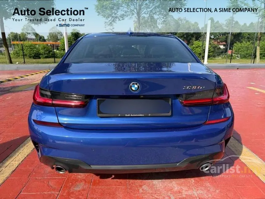 2022 BMW 330e M Sport Sedan