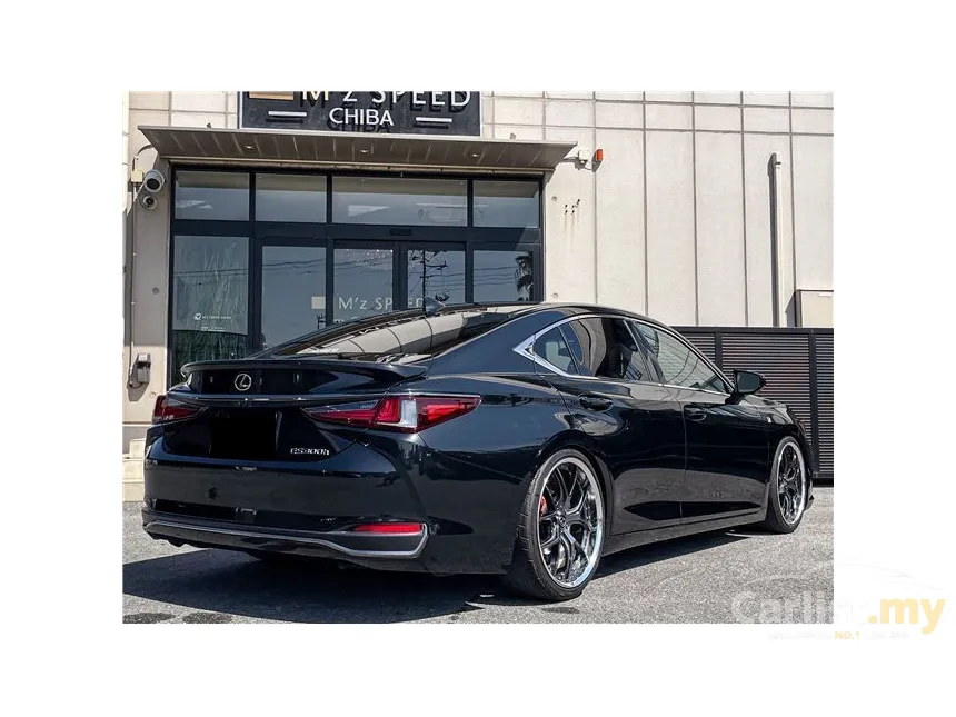2022 Lexus ES 300h F Sport Sedan